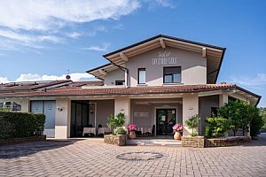 Pobyt u Gardského jezera a historických měst: 4* Hotel Splendid Sole se snídaní či polopenzí + bazén a plavba