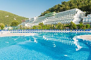 Poloostrov Istrija pro celou rodinu: Rabac 250 m od pláže v Hotelu Hedera **** s polopenzí, bazény a animacemi