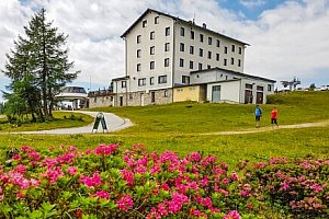 Rakouské Alpy: Léto v Hotelu Berghof Tauplitzalm *** s polopenzí, saunami, výletním vláčkem a vyžitím
