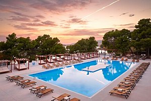 Chorvatsko: Vodice v Hotelu Imperial *** s polopenzí, bazény a fitness centrem neomezeně + animace a koncert