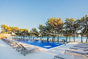 Chorvatsko 50 m od moře v Hotelu Punta **** s polopenzí nebo all inclusive a bazény + dítě do 12 let zdarma