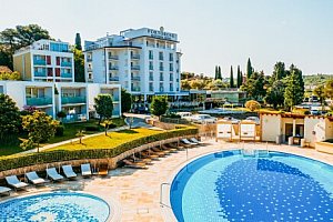 Slovinsko 650 m od pláže: Portorož v Boutique Hotelu Portorose **** se snídaní/polopenzí a venkovním bazénem