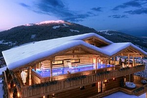 Tyrolsko: Boutique Hotel Die Alpbacherin s rozšířenou polopenzí, drinkem a neomezeným wellness a fitness