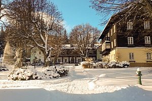 Jeseníky v Karlově Studánce: Hotel Džbán *** s polopenzí a vstupem do Thermal Parku + vyhřívaný bazén a slevy