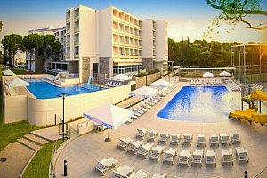 Chorvatsko: Biograd na Moru jen 800 m od pláže v Hotelu Adria *** s all inclusive + 2 venkovní bazény, animace