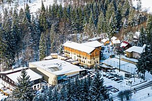 Javorníky u ski areálu (1 km) ve Wellness & Spa hotelu Čertov *** s polopenzí i neomezenými bazény a saunami