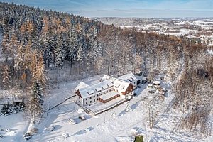 Polsko: Jizerské hory jen 3 km od skiareálu v Hotelu Le Mont Medical & SPA s polopenzí + vnitřní bazén a sauna