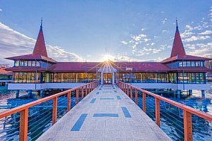 Hévíz v Hotelu Erzsébet *** s polopenzí a neomezeným wellness (vířivka, sauna) + vstupenka k termálnímu jezeru
