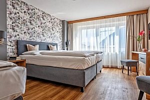 Tyrolsko v malebném Imstu ve Stadthotelu EGGERBRÄU s bohatými bufetovými snídaněmi