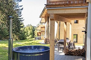 Bavorský les: Jedinečný pobyt v moderním srubu St. Englmar Chalets s relaxem ve wellness (sauna a vířivka)