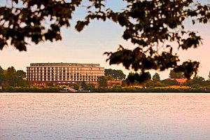 Německo: 4* elaya hotel hamburg finkenwerder (dříve The Rilano Hotel Hamburg) se snídaněmi a fitness centrem