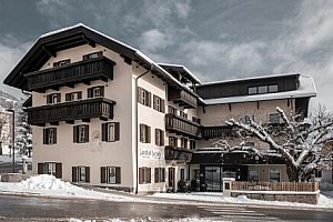 Jižní Tyrolsko v Hotelu Gasthof Jochele **** s polopenzí a wellness se 2 saunami a bazénem + úschovna kol