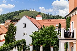 Dovolená na jižní Moravě blízko Pálavy: Historické centrum Mikulova v Hotelu Radost se snídaněmi formou bufetu