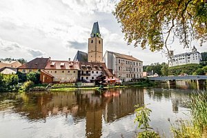 Rožmberk nad Vltavou v Pensionu U Farní školy se snídaněmi a privátním wellness (vířivka, sauna) + láhev vína
