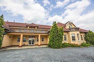 Pobyt u Litovelského Pomoraví a Olomouce: 3* Hotel Aldo se snídaní či polopenzí a bazénem + bowling a kulečník