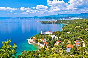 Dovolená na Krku: Omišalj jen 50 metrů od pláže v Hotelu Omišalj s polopenzí + pobyt pro dítě do 8 let zdarma