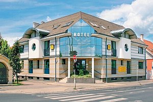 Maďarsko: Győr ve 3* budově Hotelu Kálvária se snídaní nebo polopenzí + vířivka, finská sauna a infrasauna