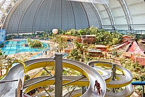 Exotická dovolená v Německu: Resort Tropical Islands ve stylovém domku s kuchyní + pláž, bazény a saunový svět
