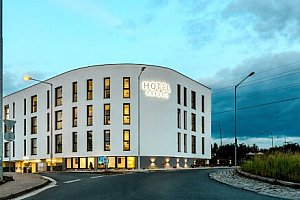 Brandýs nad Labem: Pobyt u Prahy, Proboštských jezer a zámku v Hotelu Tříška + snídaně s donáškou na pokoj