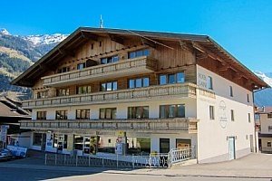 Údolí Zillertal nedaleko lanovek v Hotelu Garni Viktoria se snídaní nebo polopenzí + voucher na bazény/saunu