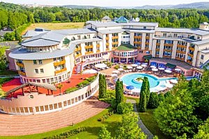 Hévíz: Luxusní pobyt v 5* Lotus Therme Hotelu & Spa s polopenzí, termálním wellness a saunovým světem 