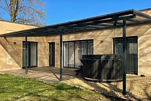 Maďarsko u termálů: Relaxace v moderním Thermal Villapark Mesteri se snídaní či polopenzí + vířivka