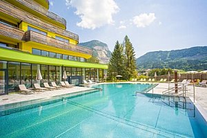 Relax v Tyrolsku s výhledem na hory: Hotel Das Sieben ****+ se snídaní, wellness centrem (6 saun) a programem