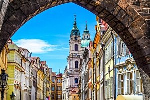 Praha u přírodního parku v Hotelu Smaragd *** se snídaní nebo polopenzí a dětským hřištěm + mazlíček zdarma