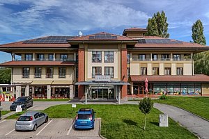 Dunajská Streda u jezera a jen 230 m od Thermalparku v Hotelu Legend *** se snídaní + koktejl a občerstvení