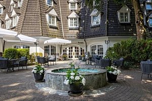 Wellness dovolená u Hamburku: 5* Hotel Waldhaus Reinbek se snídaní + vířivka, 3 sauny, pára, solná jeskyně