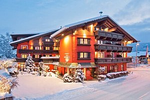 Tyrolsko blízko ski areálů v Hotelu Bruggwirt **** se snídaní/polopenzí a saunami + vstup do vnitřních bazénů