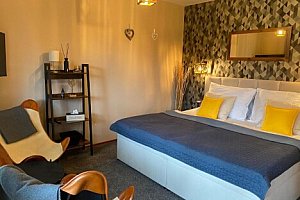 Relaxační pobyt v přírodě 30 km od Prahy: Resort Lesní Lázně se snídaní či polopenzí a procedurami + sleva