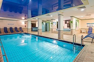 Šoproň: Hotel Lővér ***superior s polopenzí a vstupem do wellness centra a plaveckého bazénu + výlet po městě