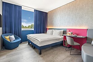 Bavorsko v unikátním kráteru Ries u památek: Hey Lou Hotel Nördlingen se snídaní formou bufetu + welcome drink