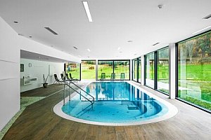 Karlovy Vary: 4* Cihelny Golf Resort s polopenzí + wellness centrum (bazén, vířivka a 4 druhy saun) neomezeně