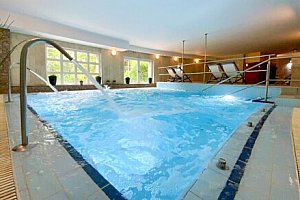 Miskolc 450 m od termálů v Bástya Konferencia és Wellness Hotelu **** s all inclusive light + vířivky a sauny