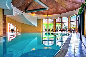 Velký Meder v Penzionu Betty *** se snídaní či polopenzí + neomezené wellness nebo termální koupaliště (450 m)