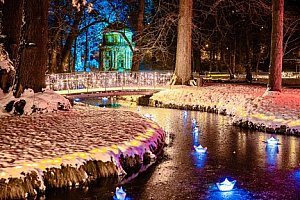 Adventní Drážďany: Vánoční zahrada na zámku Pillnitz se světelnými instalacemi + ubytování v prémiovém hotelu