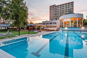 Lázně Hajdúszoboszló: Relaxace v Hotelu Barátság *** s termálním wellness s bazény + polopenze