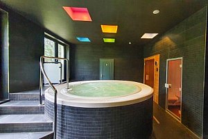 Pobyt 3 km od centra Karlových Varů: Parkhotel Carlsbad Inn **** s polopenzí, privátním wellness a masáží