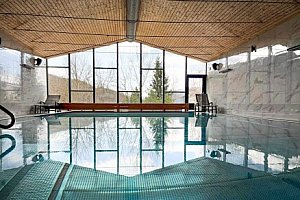 Špindlerův Mlýn přímo u skiareálů: Wellness Hotel Astra **** s polopenzí, krytým bazénem a saunami