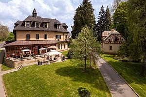 Mariánské Lázně: Wellness Golf Hotel Morris **** se snídaněmi formou bufetu, vířivkou, saunou a procedurami
