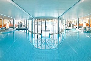 Relax v Rakousku: Therme Laa - Hotel, Silent Spa & Villas **** s polopenzí, termálními lázněmi a wellness
