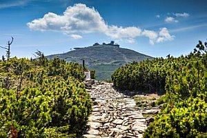 Pobyt v Krkonošském národním parku: Dolní Dvůr v Hotelu Krakonoš se snídaní nebo polopenzí a úschovnou kol