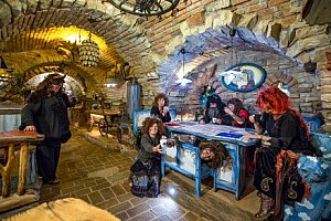 Na skok do pekla: Peklo Čertovina v Hotelu Kocourkov s polopenzí a hernou + sleva do Pohádkové vesničky