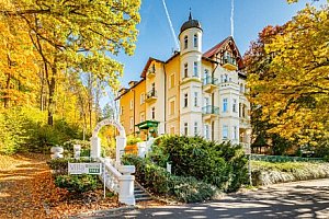 Mariánské Lázně nedaleko centra: Pobyt v historickém B&B Villa Hotelu *** se snídaní formou bufetu + kolárna