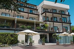 Moniga del Garda jen 150 m od jezera v AHG Riva Del Sole Wellness Hotelu **** se snídaní či polopenzí + bazén