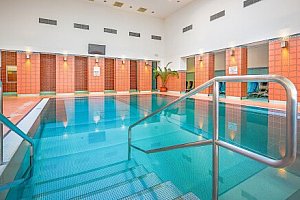 Senior pobyt v Hotelu Rezident *** Turčianské Teplice s polopenzí a vstupem do Spa & Aquaparku + procedury