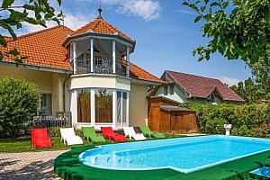 Pobyt 400 m od Balatonu v Admiral Family Resortu **** se snídaní, neomezeným wellness a venkovním bazénem