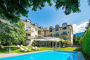 Merano blízko centra a lázní v Hotelu Villa Laurus *** se snídaní a venkovním bazénem +  zapůjčení kol a slevy